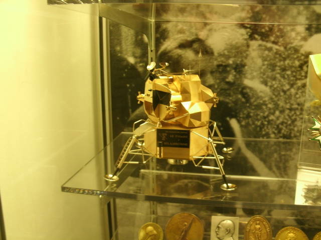 web1_lunar-module